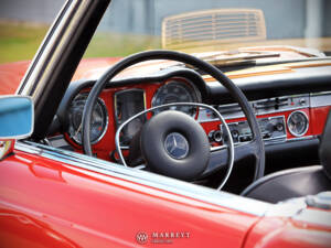 Image 33/70 of Mercedes-Benz 280 SL (1969)