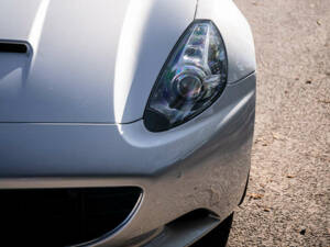 Image 34/44 de Ferrari California (2011)