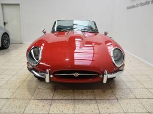 Image 2/30 of Jaguar Type E 4.2 (1966)