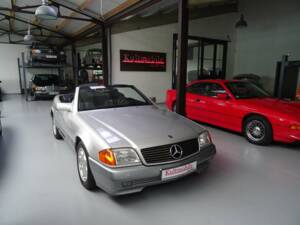 Image 5/25 of Mercedes-Benz SL 280 (1995)