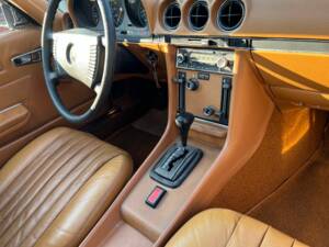 Image 17/19 of Mercedes-Benz 280 SLC (1976)