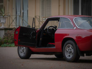 Bild 4/27 von Alfa Romeo 2000 GT Veloce (1971)