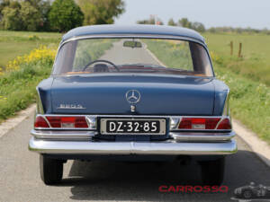 Image 8/41 of Mercedes-Benz 220 S b (1960)