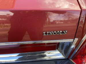 Image 20/50 of Lincoln Town Car (1984)