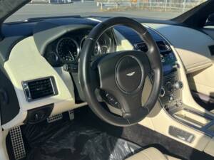 Image 11/44 of Aston Martin Virage (2011)