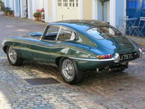 Immagine 7/50 di Jaguar E-Type 4.2 (1965)