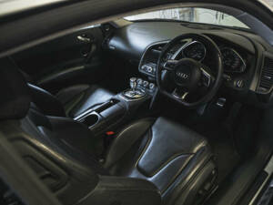 Image 2/38 of Audi R8 V10 (2010)