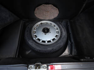 Image 31/85 of Mercedes-Benz 560 SL (1986)