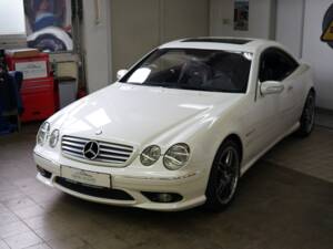 Immagine 7/37 di Mercedes-Benz CL 65 AMG (2005)