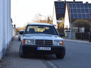Image 2/18 of Mercedes-Benz 190 E 2.6 (1987)