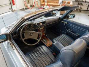 Immagine 20/33 di Mercedes-Benz 500 SL (1985)