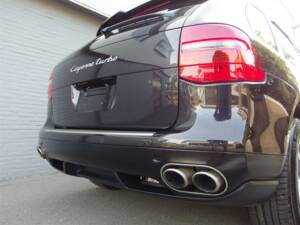 Image 16/93 of Porsche Cayenne Turbo (2007)