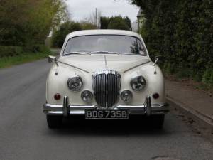 Image 2/18 of Daimler 2.5 Litre V8 (1964)
