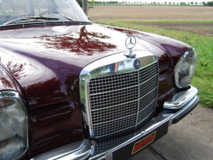 Image 9/58 of Mercedes-Benz 280 SE (1968)