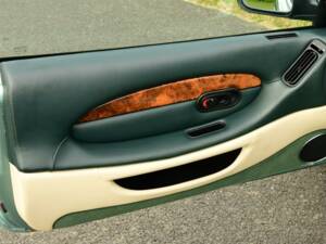 Bild 39/50 von Aston Martin DB 7 Vantage (2000)