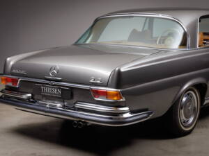 Immagine 11/46 di Mercedes-Benz 280 SE 3,5 (1971)