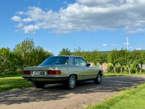 Image 8/22 of Mercedes-Benz 350 SLC (1972)