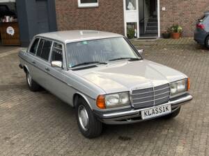 Image 7/51 of Mercedes-Benz 300 D lang (1985)