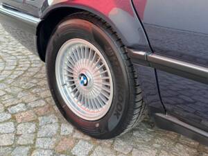 Immagine 84/99 di BMW 735i (1988)