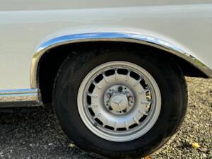 Image 54/132 of Mercedes-Benz 220 SE b (1963)