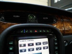 Image 47/50 of Jaguar XJ 8 4.2 (2007)