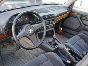 Imagen 4/41 de BMW 735i (1987)