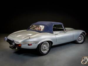 Image 21/21 de Jaguar E-Type V12 (1971)