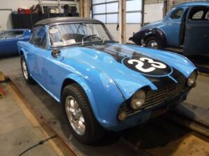 Image 7/50 of Triumph TR 4 (1962)