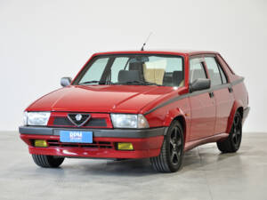 Afbeelding 6/39 van Alfa Romeo 75 2.0 Twin Spark (1990)