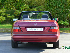 Afbeelding 16/50 van Mercedes-Benz E 200 (1995)