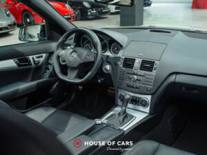 Bild 18/24 von Mercedes-Benz C 63 AMG T (2010)