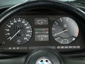 Image 13/30 de BMW 735i (1985)