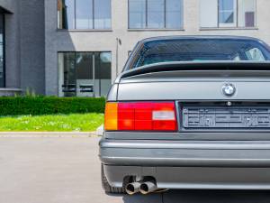 Image 19/34 de BMW 320is (1988)