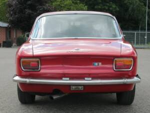 Afbeelding 4/7 van Alfa Romeo Giulia 1600 GT Junior (1976)