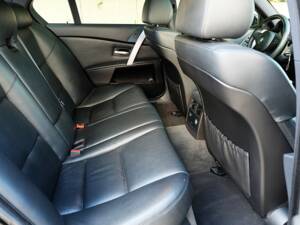 Image 41/51 of BMW M5 (2007)