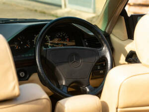 Image 40/50 de Mercedes-Benz E 320 (1994)