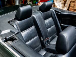 Bild 31/47 von BMW 320i (1990)