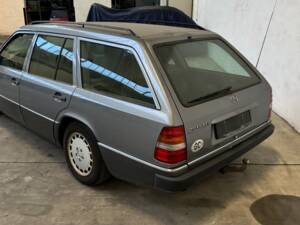 Imagen 20/81 de Mercedes-Benz 250 TD (1992)