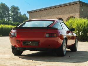 Image 8/50 de Porsche 928 S (1984)