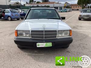 Afbeelding 2/10 van Mercedes-Benz 190 E 1.8 (1992)