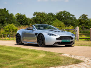 Image 72/78 of Aston Martin V12 Vantage S (2015)