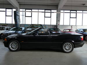 Imagen 25/40 de BMW 320i (1997)