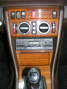 Image 26/52 of Mercedes-Benz 250 TD (1988)