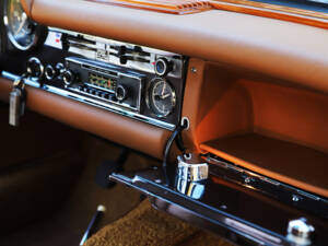 Image 9/39 de Mercedes-Benz 280 SL (1970)