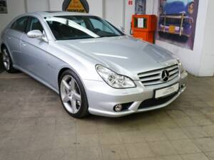 Image 2/34 de Mercedes-Benz CLS 55 AMG (2005)