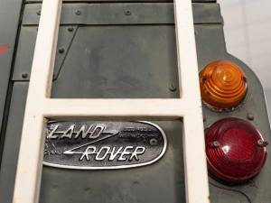 Image 18/50 of Land Rover 109 (1972)