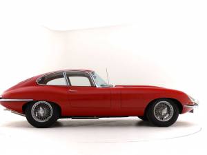 Image 3/5 de Jaguar E-Type 3.8 (1962)