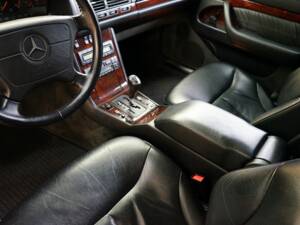 Immagine 22/37 di Mercedes-Benz S 500 (1996)