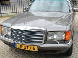 Imagen 7/7 de Mercedes-Benz 500 SEL (1987)