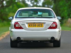 Image 11/50 of Jaguar XJ 8 4.2 (2008)